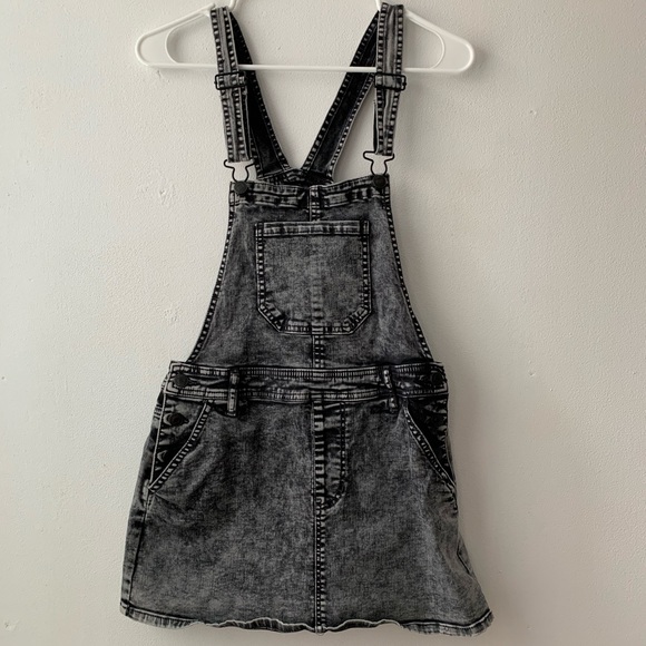 jumpsuit - Picture 3 of 3